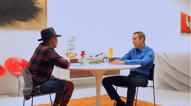 Koons & Pharrell aan de babbel